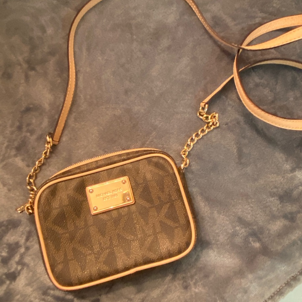 Michael Kors small cross body purse